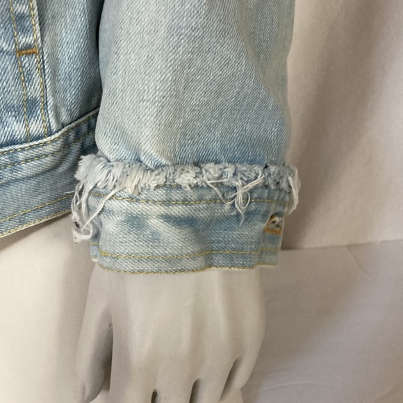 DEMOCRACY Jeans Light Blue Denim Jacket Fray Ruffle Size Small Button Down NWOT - Picture 8 of 8